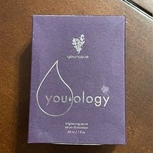 NWT brightening serum